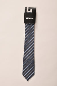 עניבה ברוחב קלאסי - דוגמת פסים אלכסונית מעודנת (אפור-תכלת)